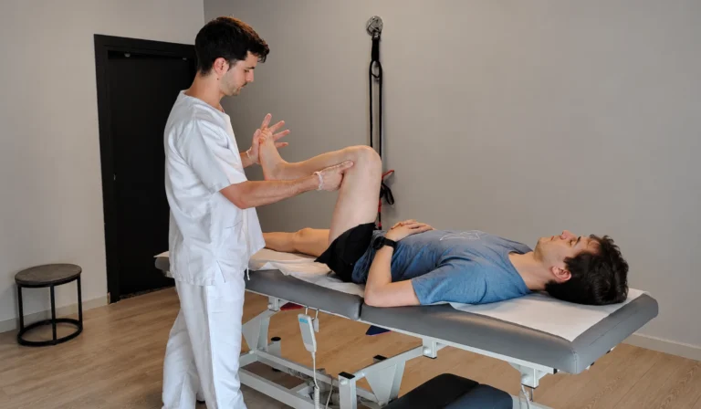 Daniel haciendo unba valoración biomecanica